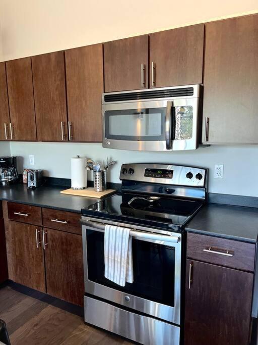Luxury Condo 2 Bed 2 Bath Near Downtown Kc كانزاس سيتي المظهر الخارجي الصورة
